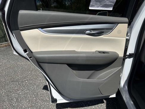 Used 2017 Cadillac XT5 Luxury w/ Driver Awareness Package image 13