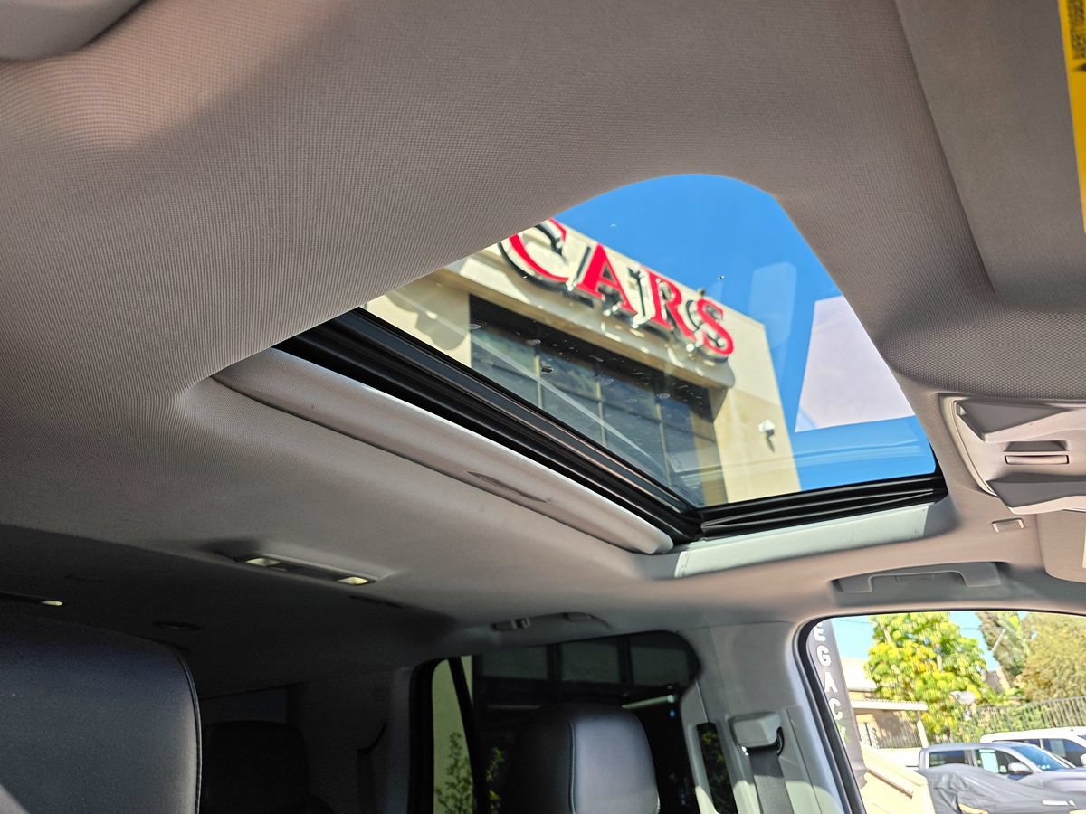 Used 2018 Cadillac Escalade Luxury RWD image 18