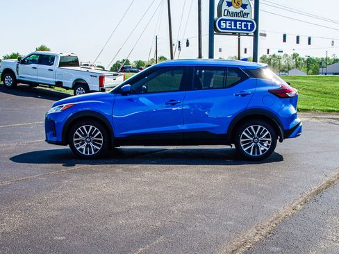 Used 2021 Nissan Kicks SV image 4