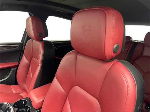 Used 2023 Porsche Macan Turbo image 26