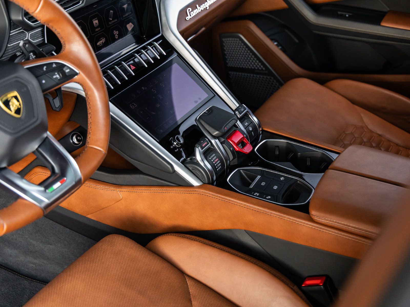 Used 2021 Lamborghini Urus AWD/4WD image 32