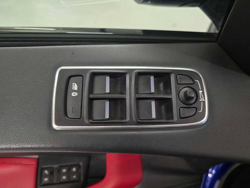 Used 2018 Jaguar F-PACE R-Sport image 25