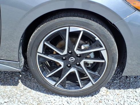 Used 2025 Nissan Sentra SR FWD image 14