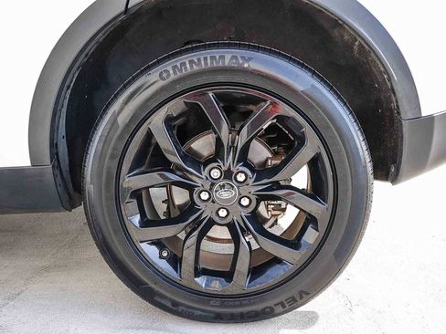 Used 2018 Land Rover Discovery Sport HSE image 10