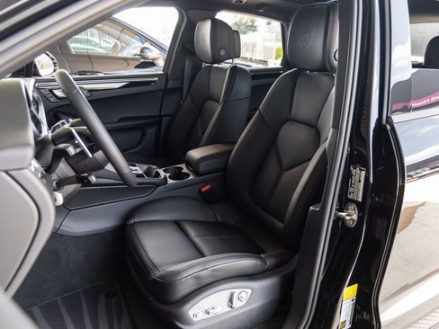 Certified 2026 Porsche Macan AWD/4WD image 5