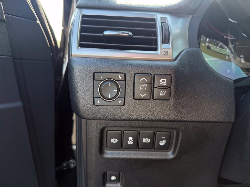 Used 2023 Lexus GX 460 Luxury w/ Sport Design Package AWD/4WD image 13