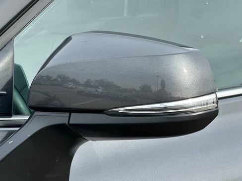 Used 2023 Toyota Highlander XLE image 52