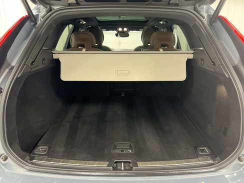 Used 2023 Volvo XC60 B5 Plus FWD image 24