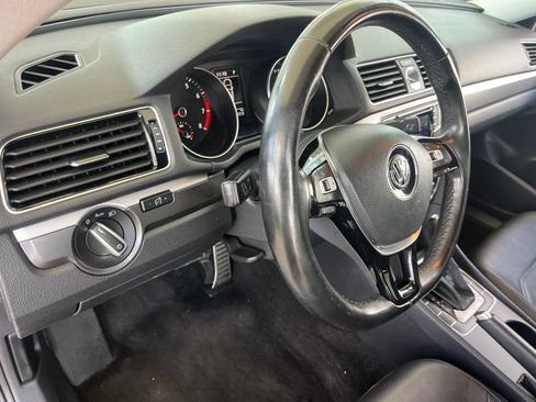 Used 2017 Volkswagen Passat 1.8T R-Line w/ R-Line Lighting Package FWD image 11
