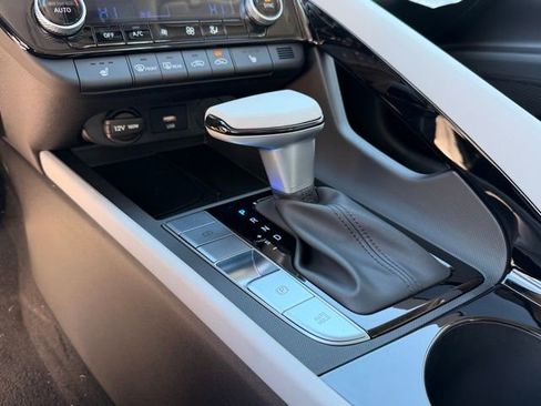 New 2026 Hyundai Elantra Limited FWD image 18