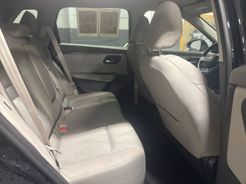 Used 2025 Nissan Rogue SV FWD image 40