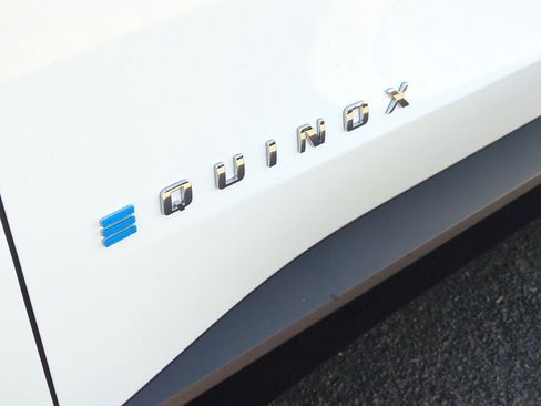 New 2026 Chevrolet Equinox EV LT image 30