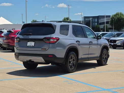 Certified 2024 Honda Pilot TrailSport image 6