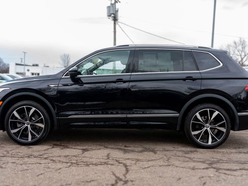 Certified 2024 Volkswagen Tiguan SEL R-Line image 3