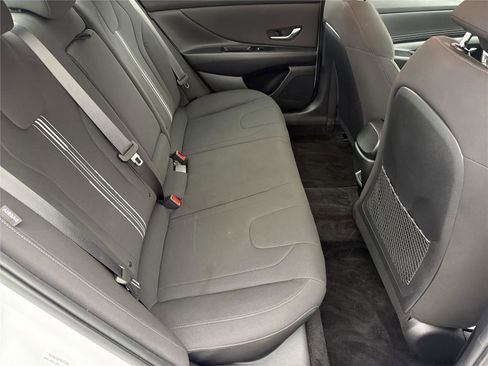 Used 2025 Hyundai Elantra SEL image 16