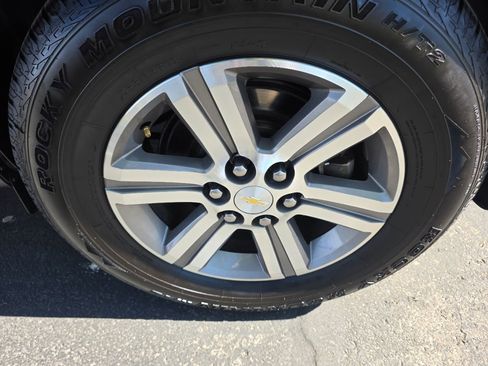 Used 2017 Chevrolet Traverse LT FWD image 13
