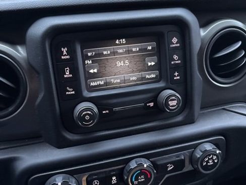 Used 2018 Jeep Wrangler Unlimited Sport S image 19