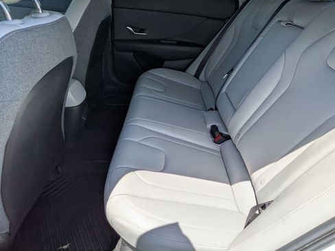 Certified 2024 Hyundai Elantra Limited image 18