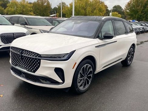 New 2026 Lincoln Nautilus Reserve image 3