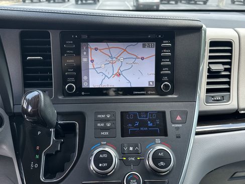 Used 2019 Toyota Sienna XLE w/ XLE Navigation Package FWD image 24