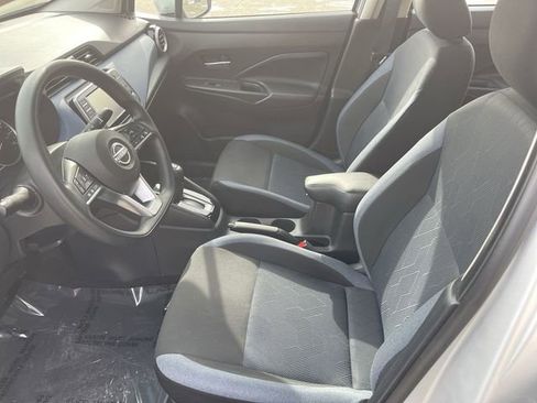 Used 2023 Nissan Versa SV image 11