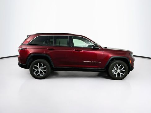 Used 2024 Jeep Grand Cherokee Limited AWD/4WD image 10