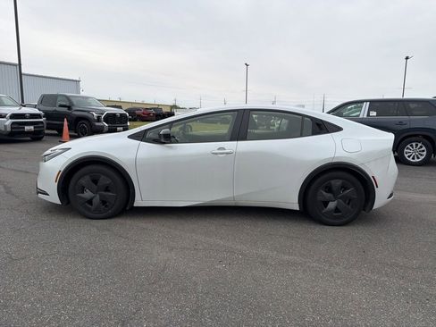 Used 2024 Toyota Prius Prime FWD image 2