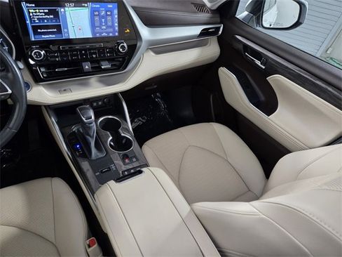 Used 2020 Toyota Highlander Limited Platinum image 18