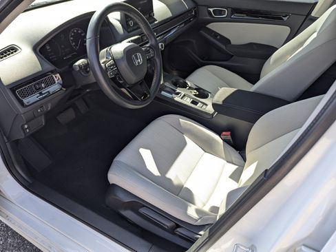 Used 2022 Honda Civic EX image 9