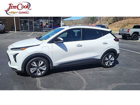 Used 2022 Chevrolet Bolt EUV LT w/ Convenience Package image 1
