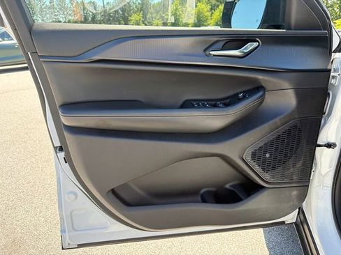 Used 2025 Jeep Grand Cherokee L Altitude RWD image 10