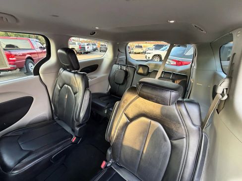 Used 2021 Chrysler Voyager Lxi image 23