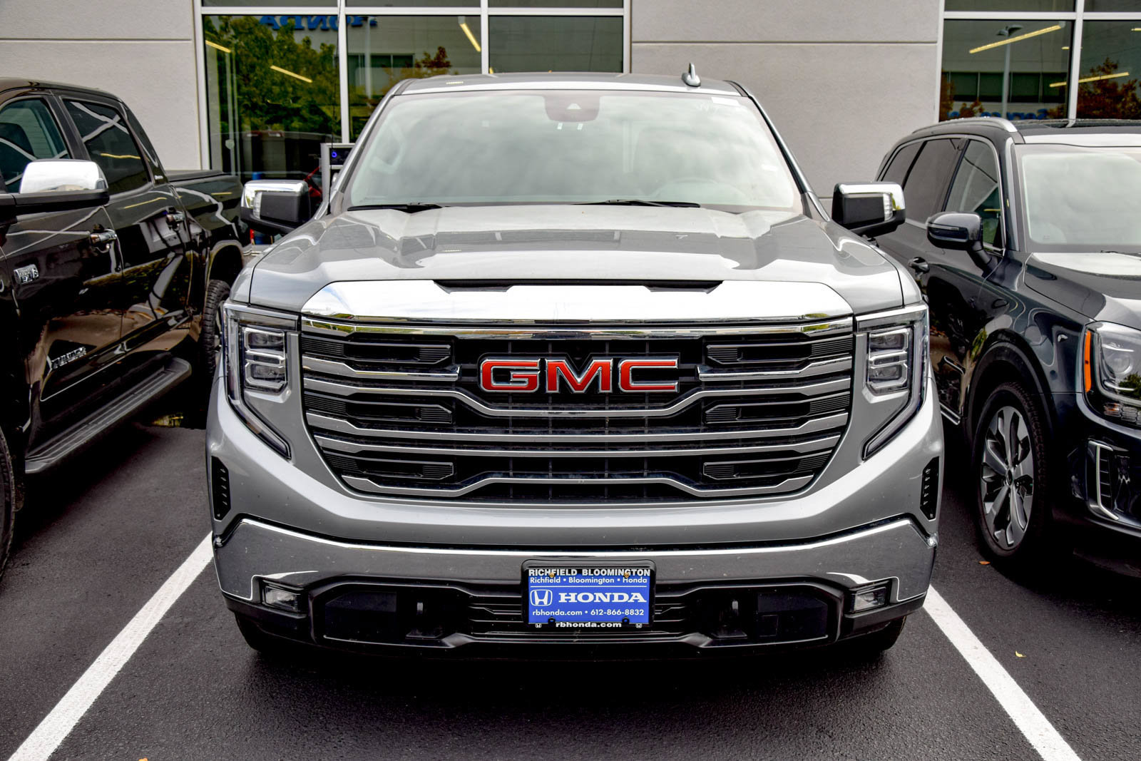 Used 2026 GMC Sierra 1500 SLT AWD/4WD image 13
