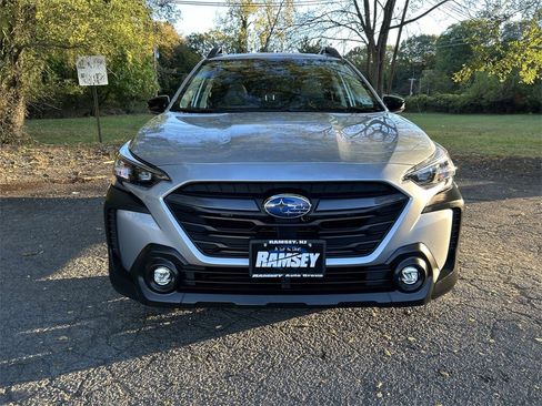Certified 2025 Subaru Outback Premium image 3