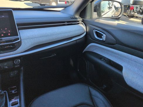 Certified 2024 Jeep Compass Latitude image 16