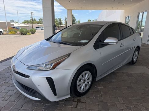 Used 2022 Toyota Prius LE FWD image 1