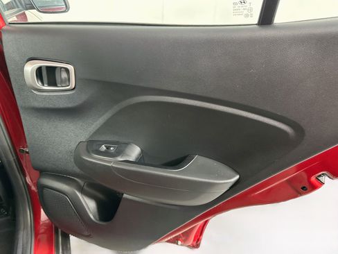 Used 2025 Hyundai Venue SEL FWD image 29