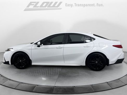 Certified 2025 Toyota Camry SE image 5