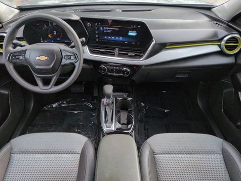 Used 2024 Chevrolet Trax LT FWD image 14