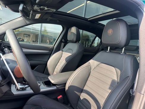 New 2025 Alfa Romeo Stelvio Sprint image 9
