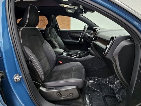 Used 2022 Volvo C40 P8 Recharge Ultimate image 11