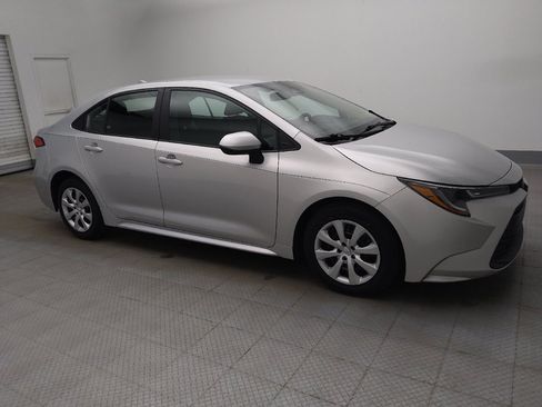 Used 2025 Toyota Corolla LE FWD image 11