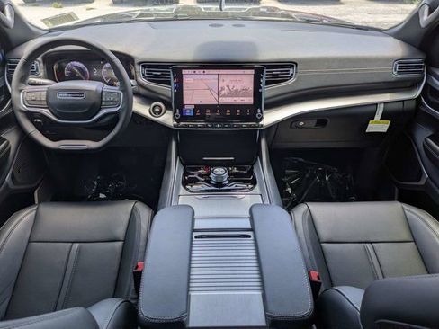 New 2026 Jeep Grand Wagoneer L 4WD w/ Premium Group I image 17