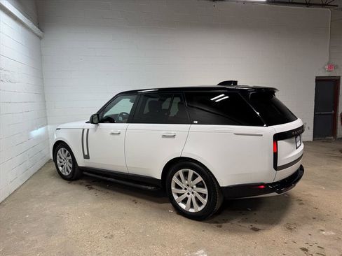 Used 2024 Land Rover Range Rover SE image 10