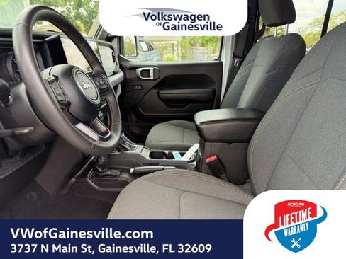 Used 2024 Jeep Wrangler Unlimited w/ Convenience Group AWD/4WD image 18