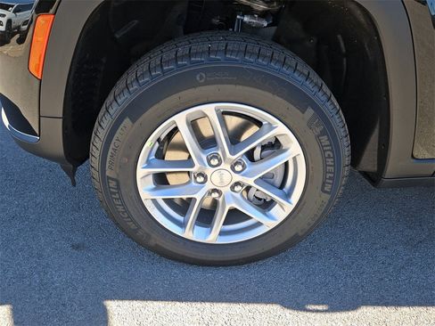 New 2025 Jeep Grand Cherokee L Laredo w/ Luxury Tech Group I image 13