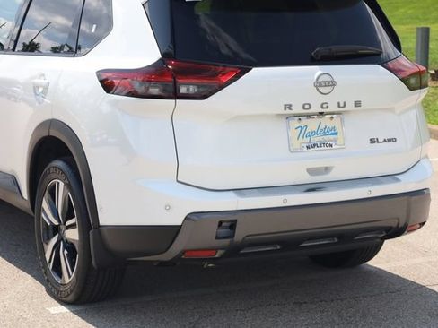Certified 2025 Nissan Rogue SL w/ Tech Package AWD/4WD image 6