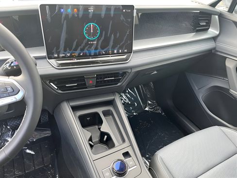 New 2026 Volkswagen Tiguan SE AWD/4WD image 16