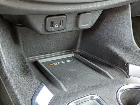 Used 2023 Chevrolet Traverse LT FWD image 23