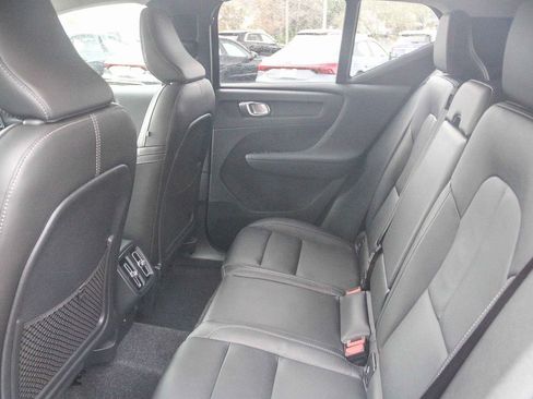 Used 2025 Volvo XC40 B5 Plus image 13